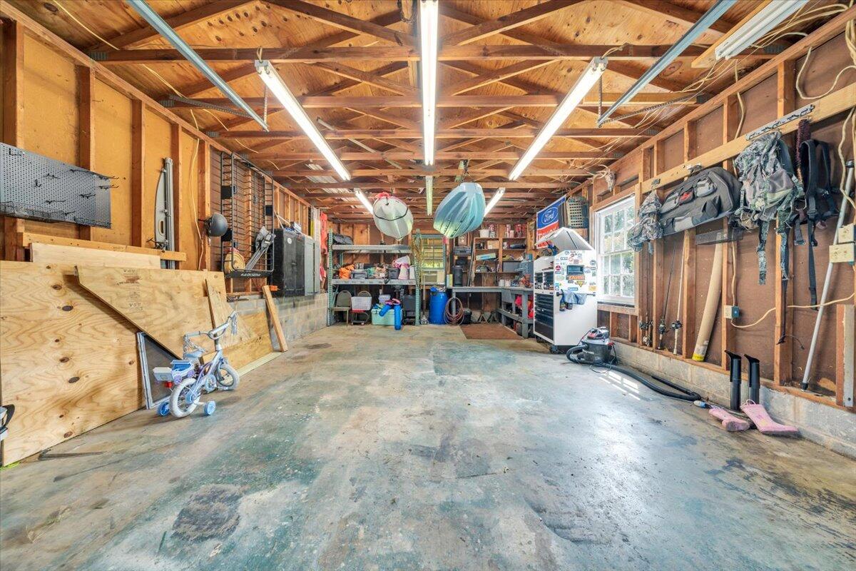 729 Kenyon RD