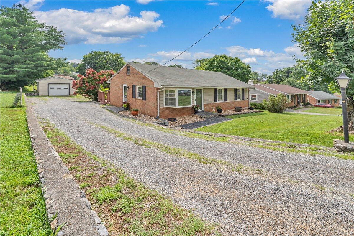 729 Kenyon RD