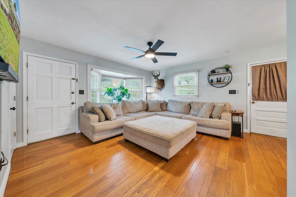 729 Kenyon RD