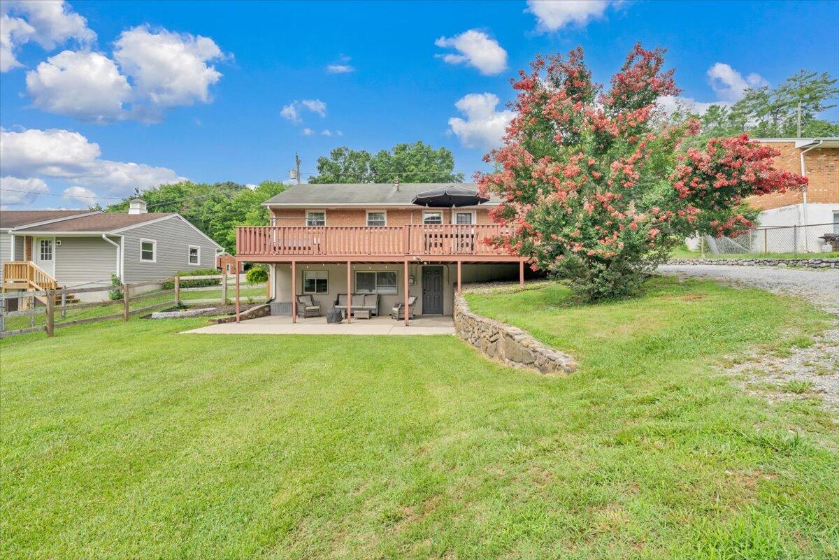 729 Kenyon RD