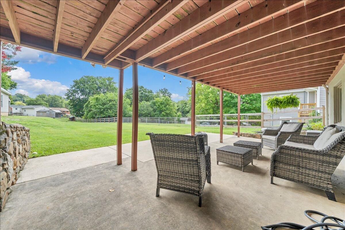 729 Kenyon RD