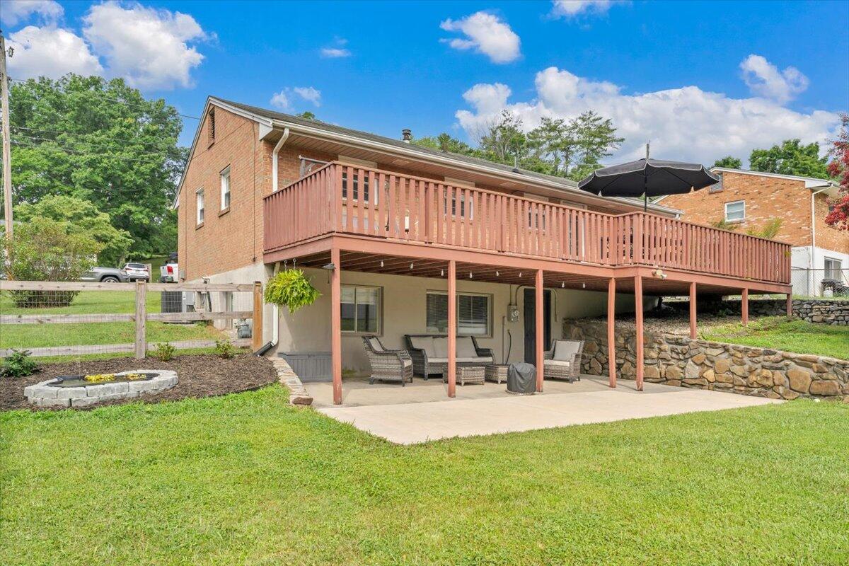 729 Kenyon RD