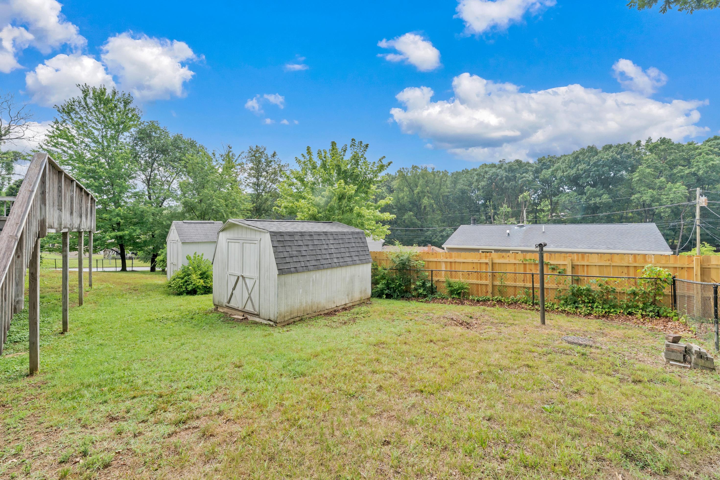 838 Pinewood DR NW