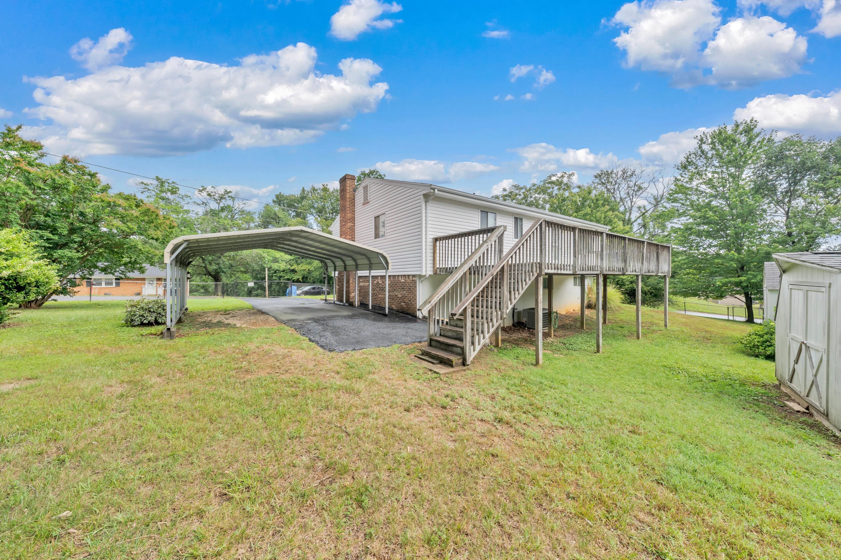 838 Pinewood DR NW