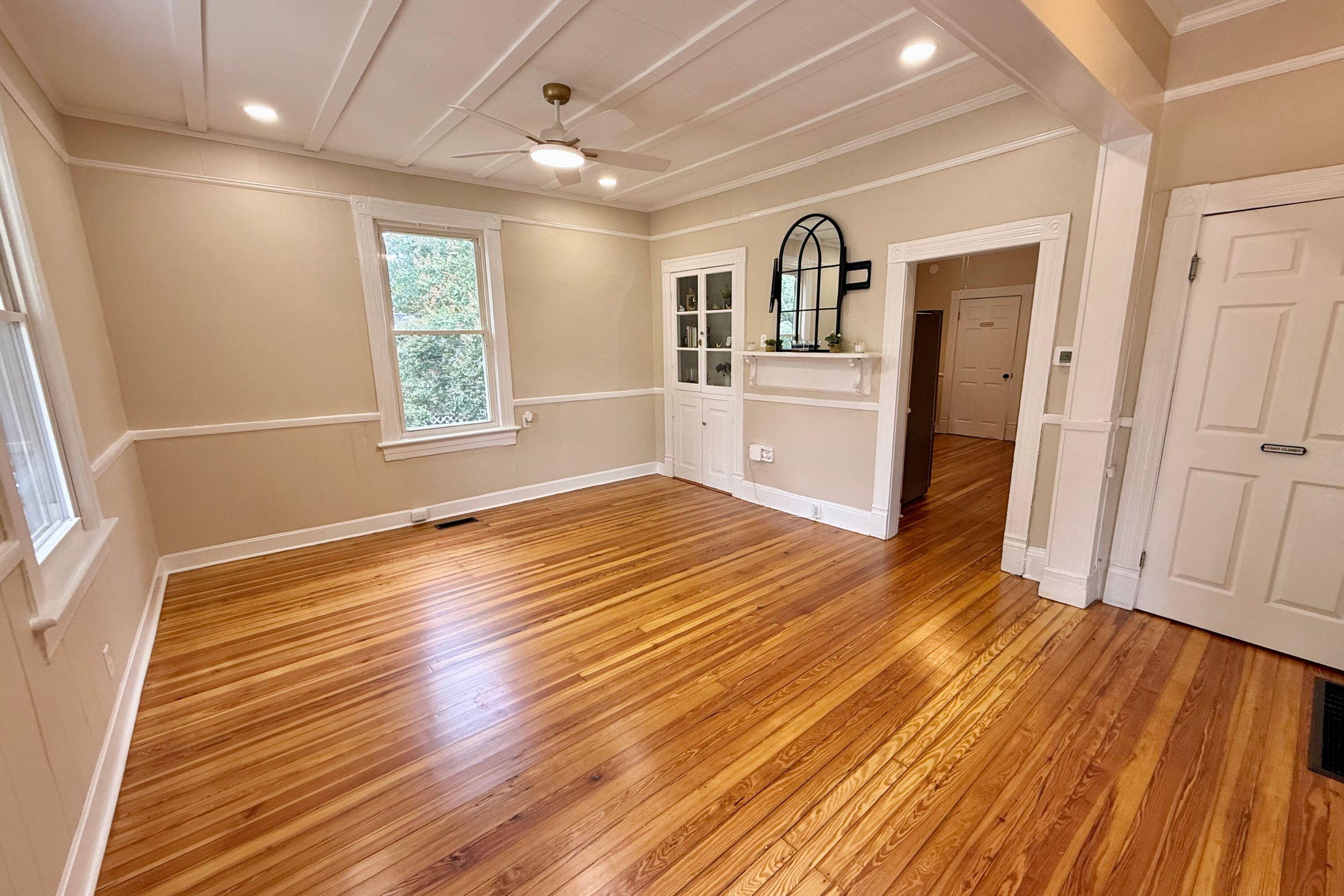 2225 Sabine AVE