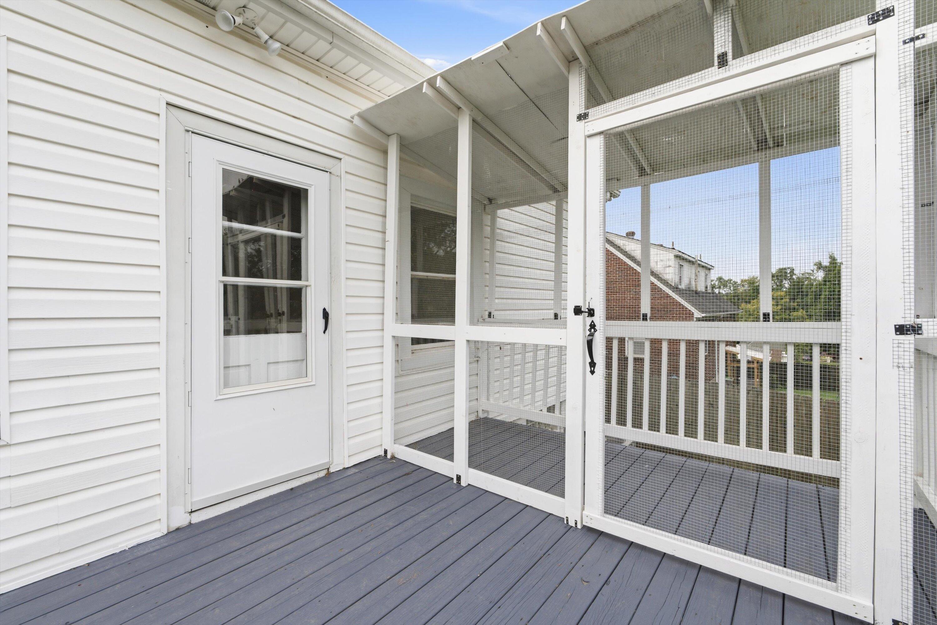 2225 Sabine AVE