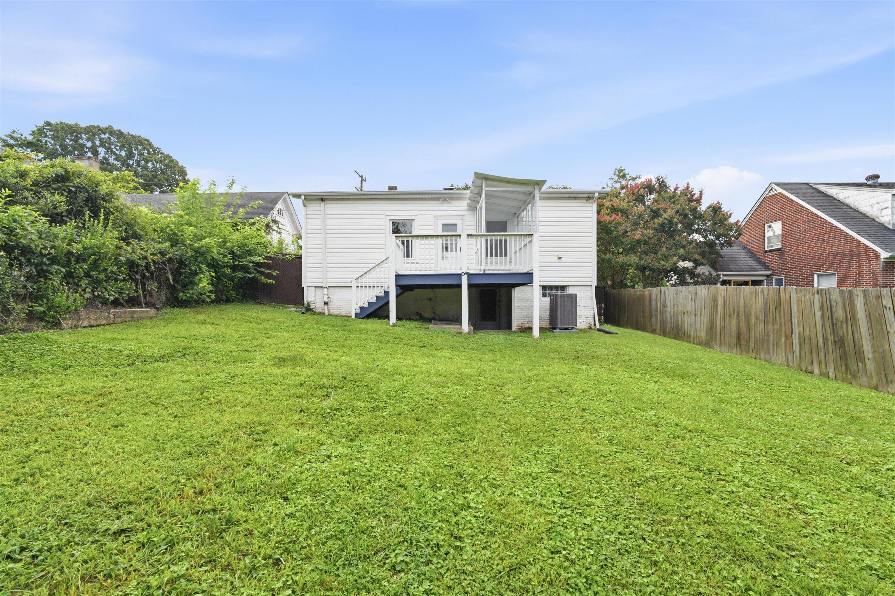 2225 Sabine AVE