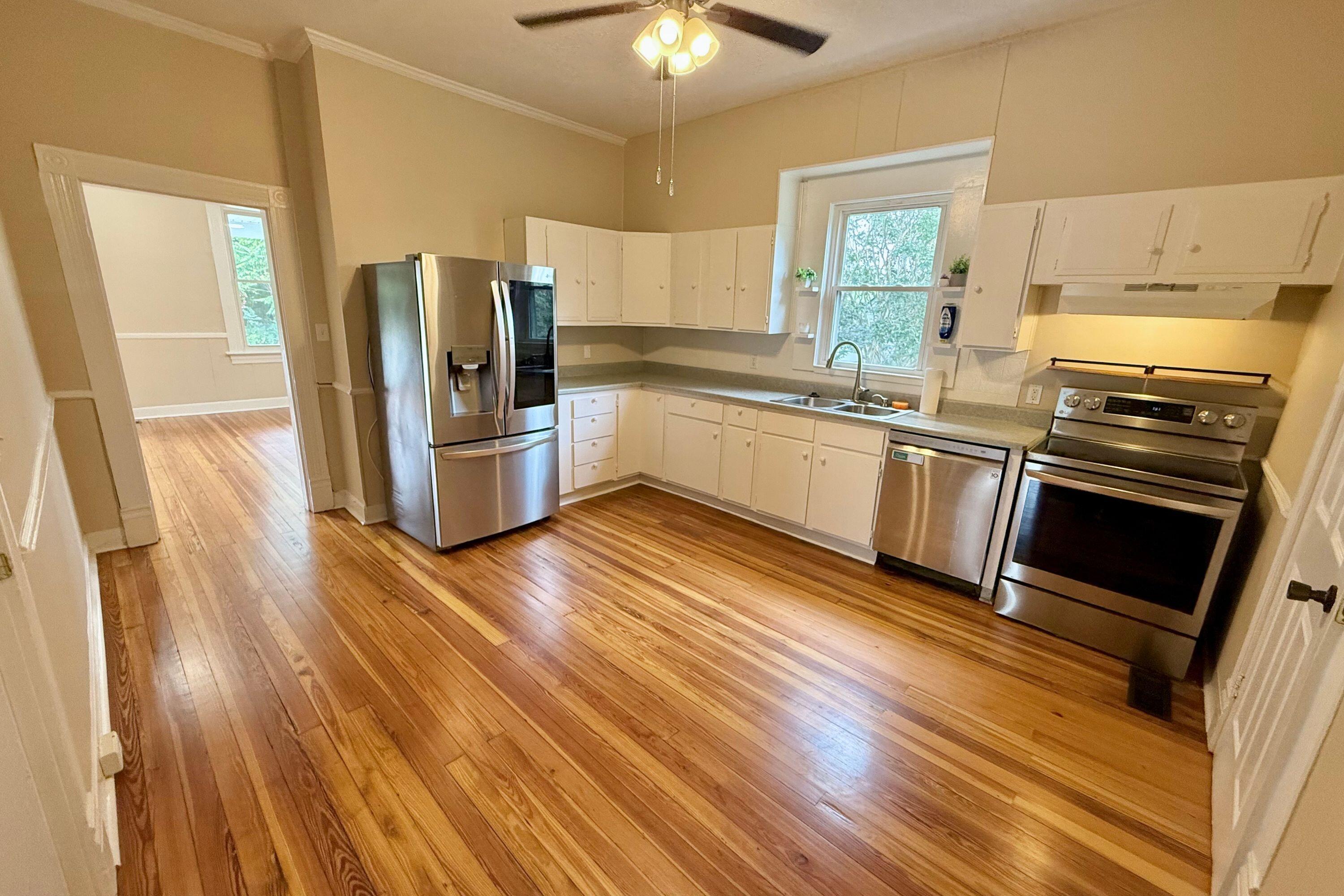 2225 Sabine AVE