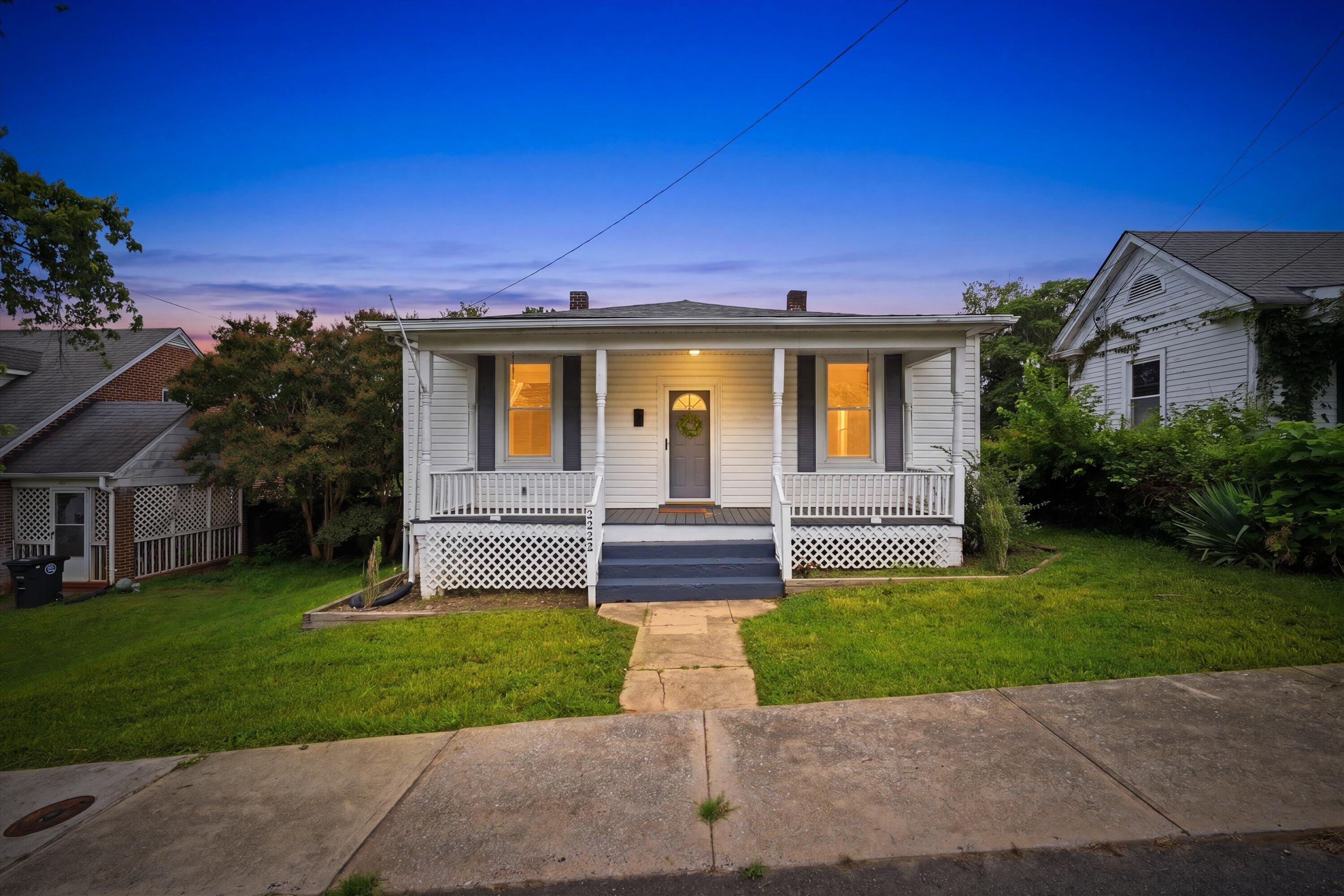 2225 Sabine AVE