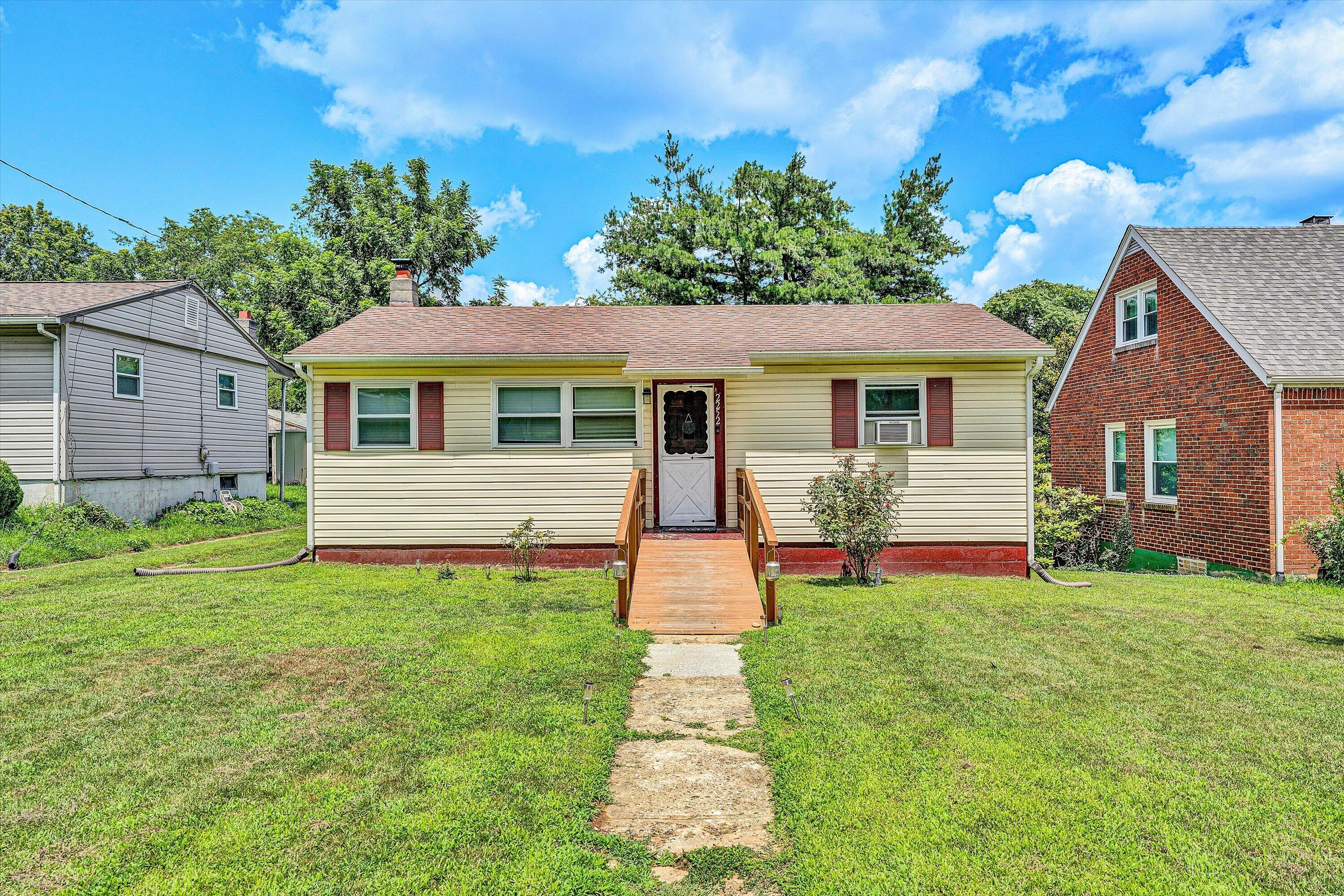 2252 Kenwood BLVD SE