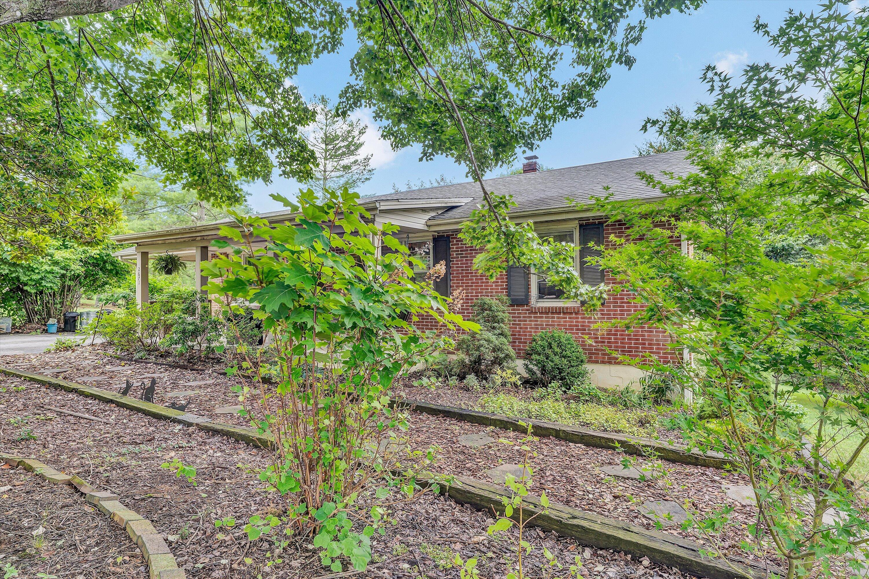2671 Beulah LN