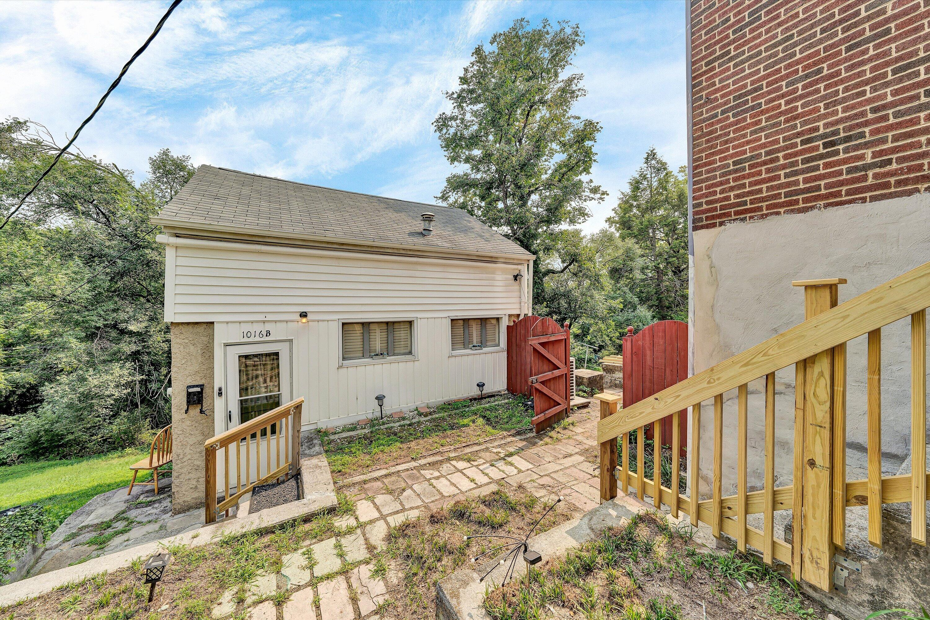 1016 Hamilton AVE SW