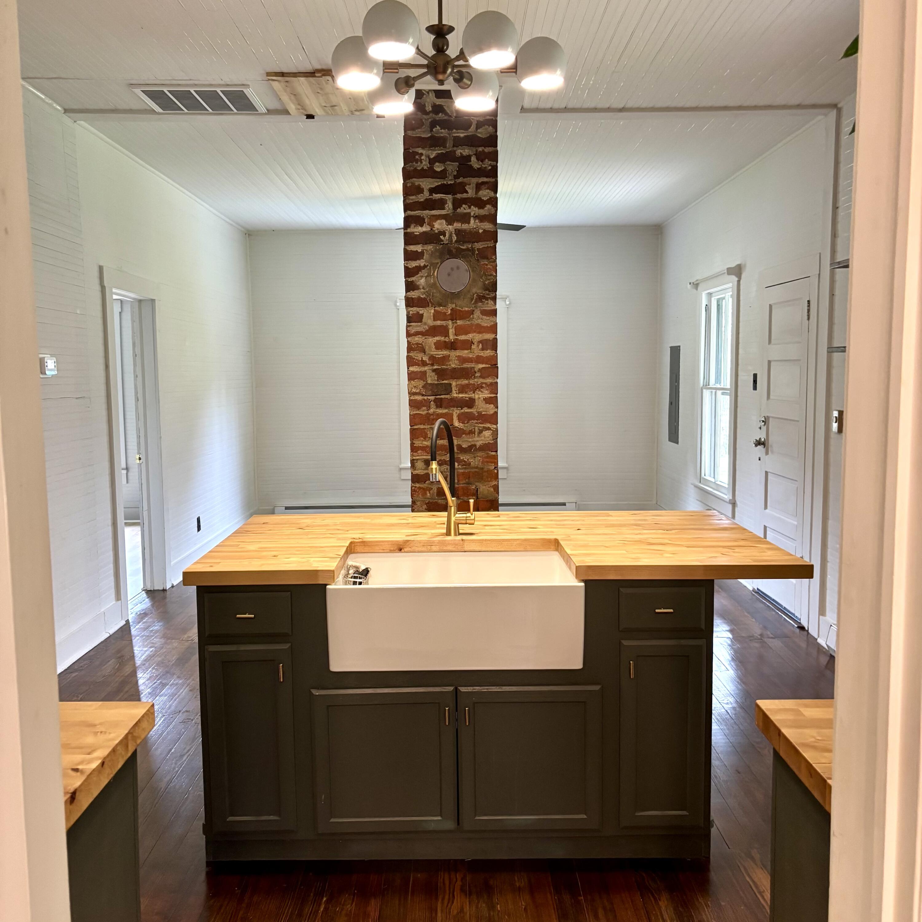 611 Mabry LN