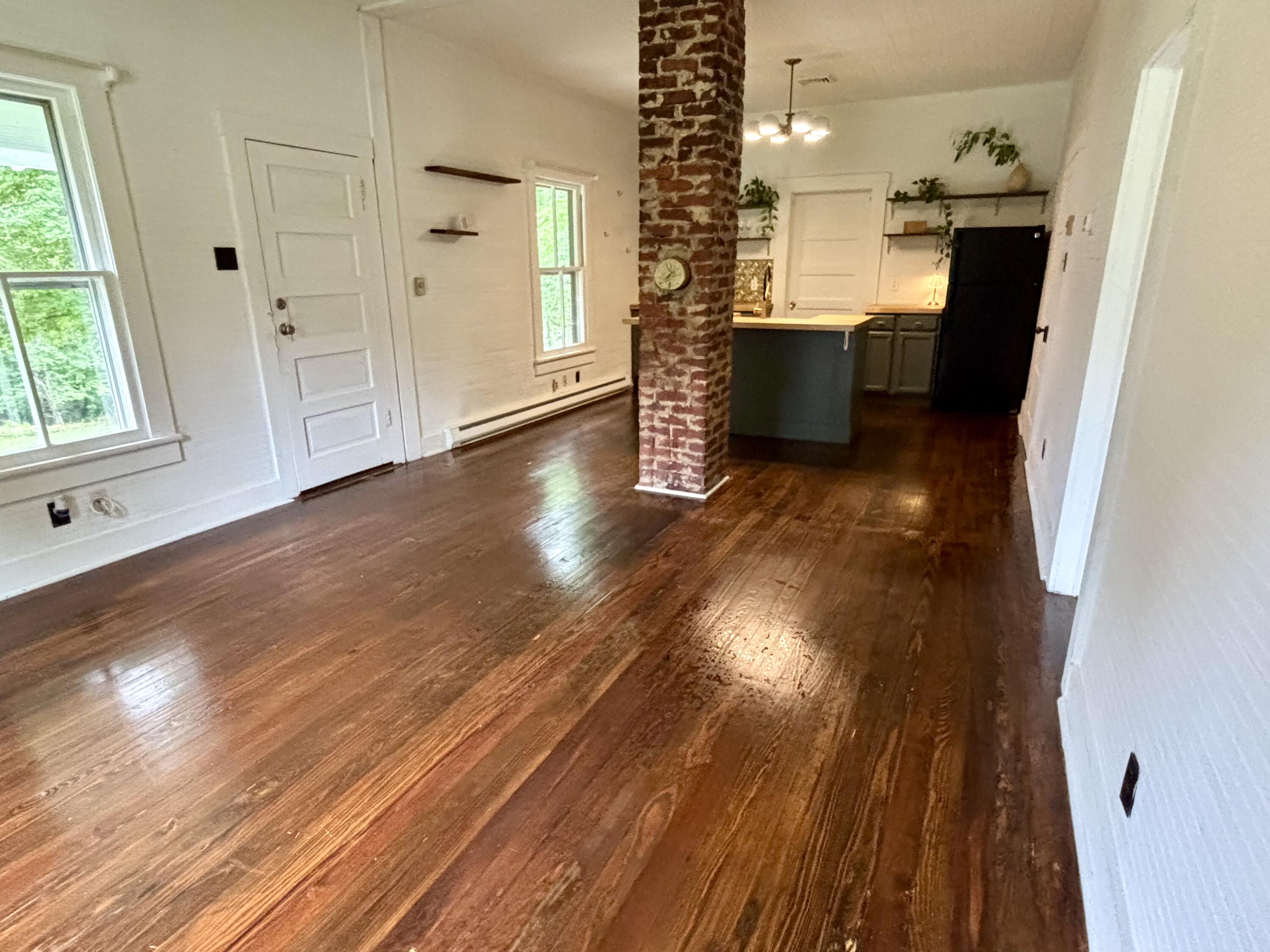 611 Mabry LN