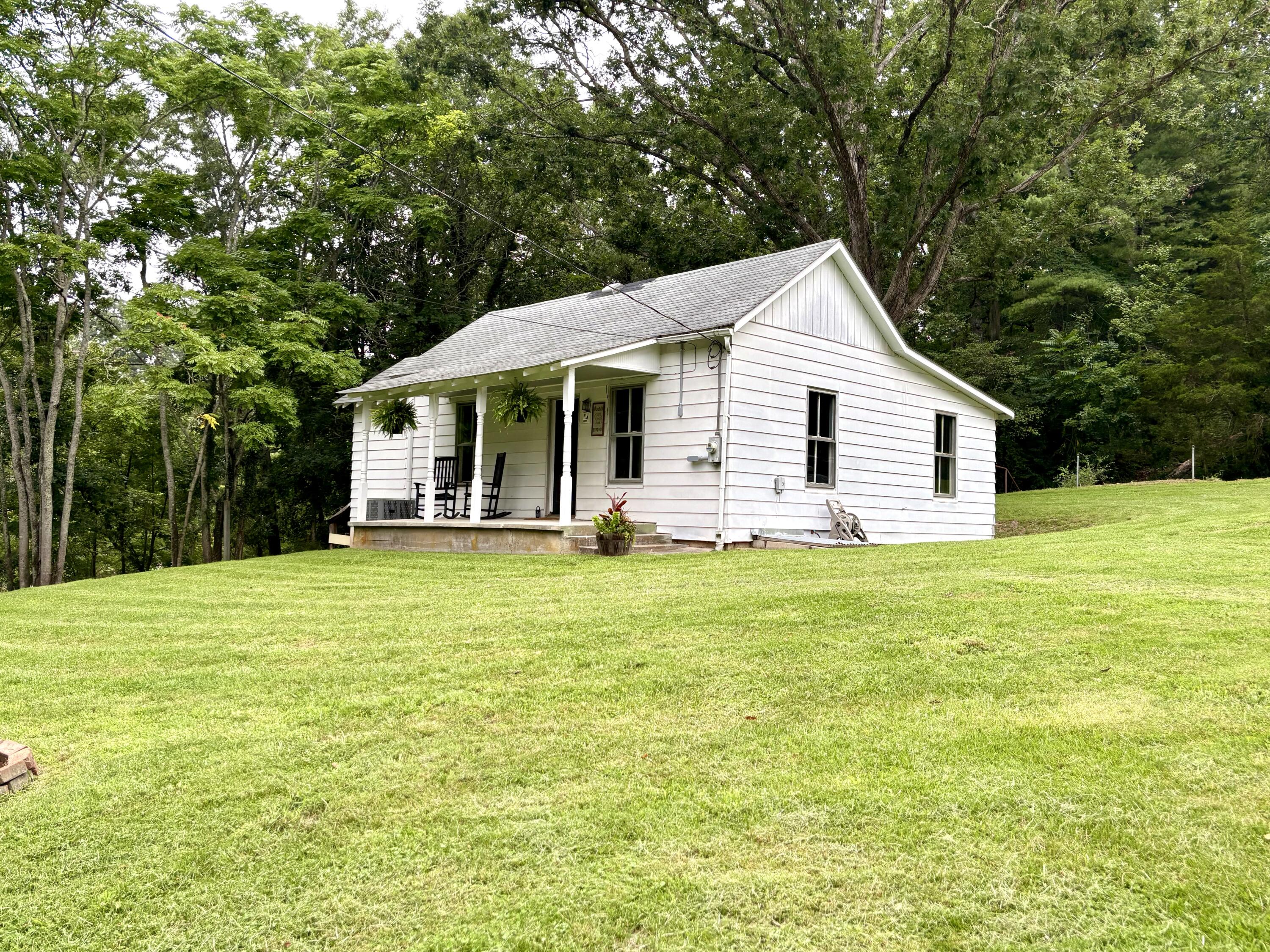 611 Mabry LN