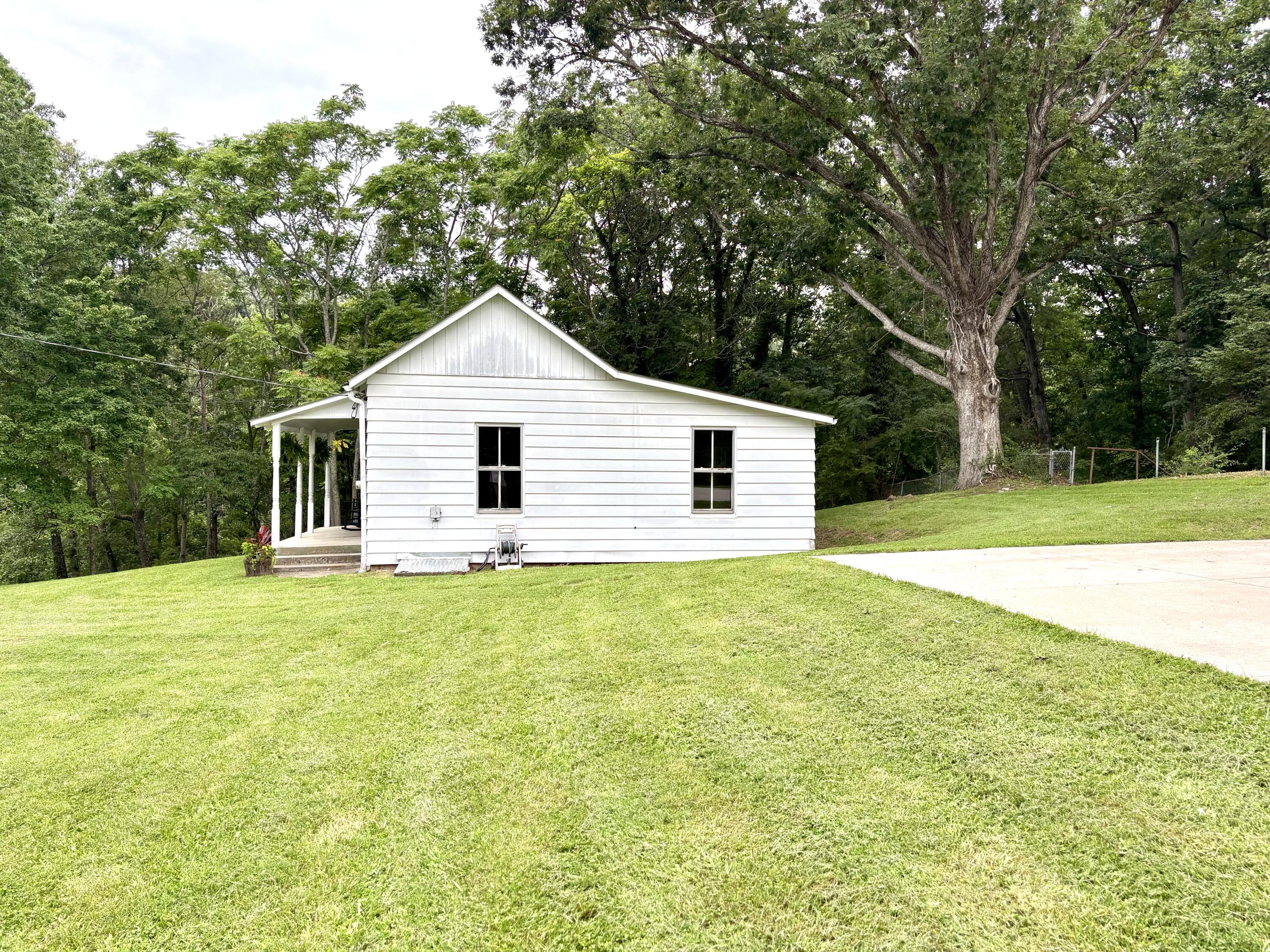 611 Mabry LN