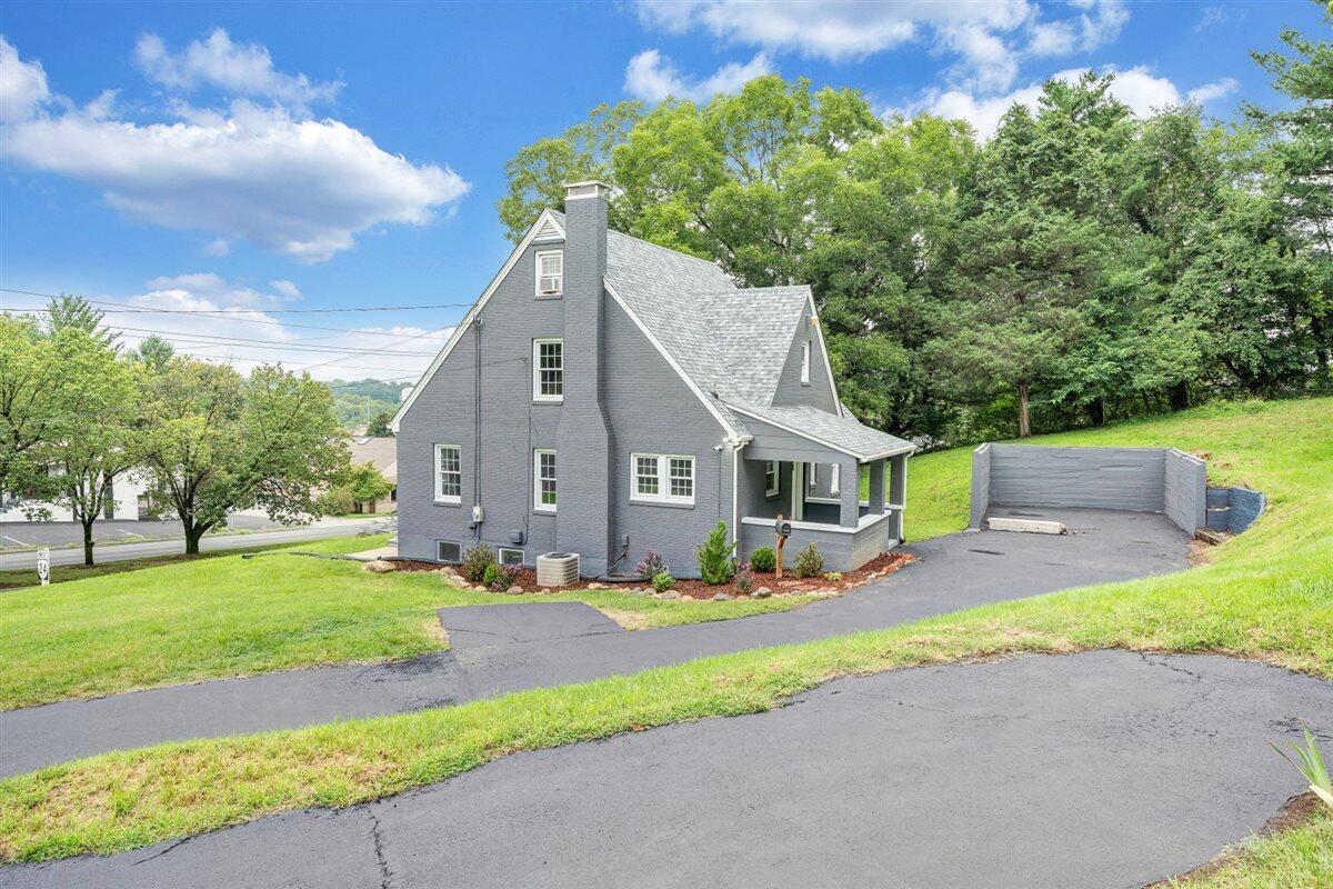 118 E Virginia AVE