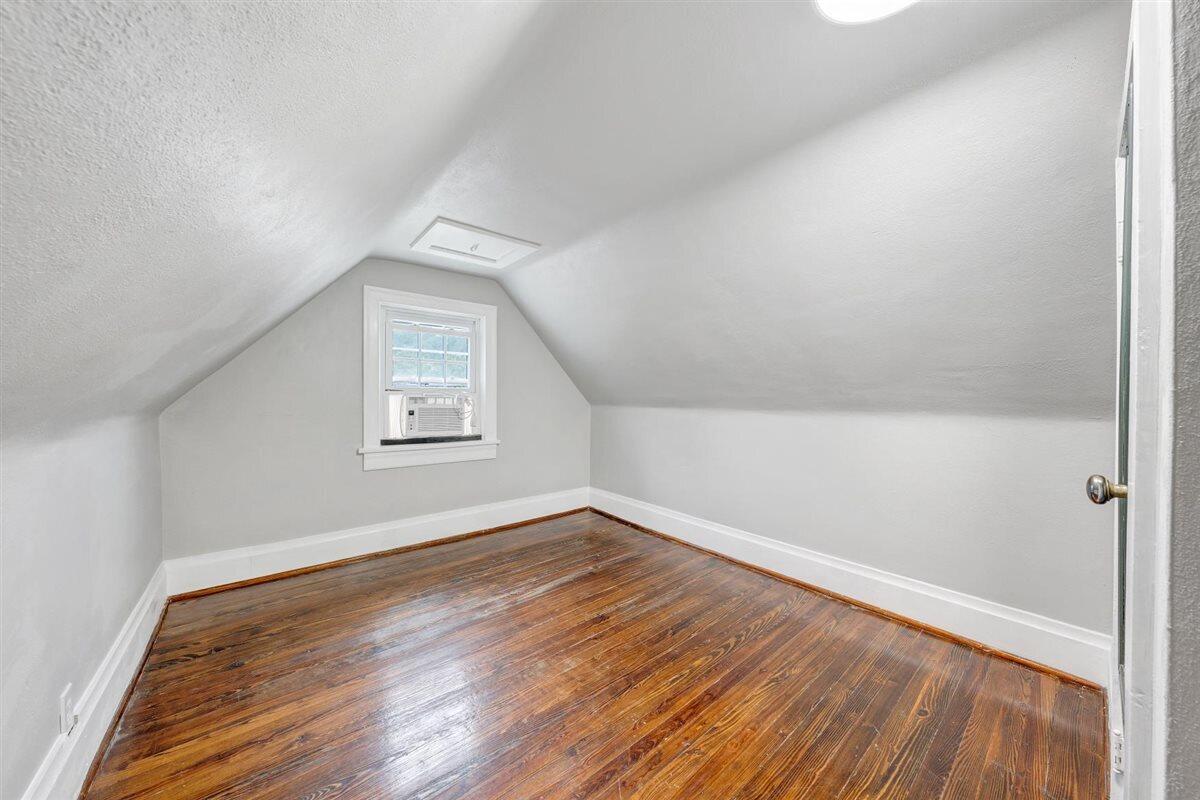 118 E Virginia AVE