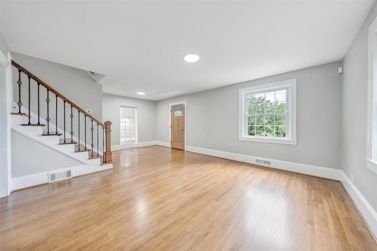 118 E Virginia AVE