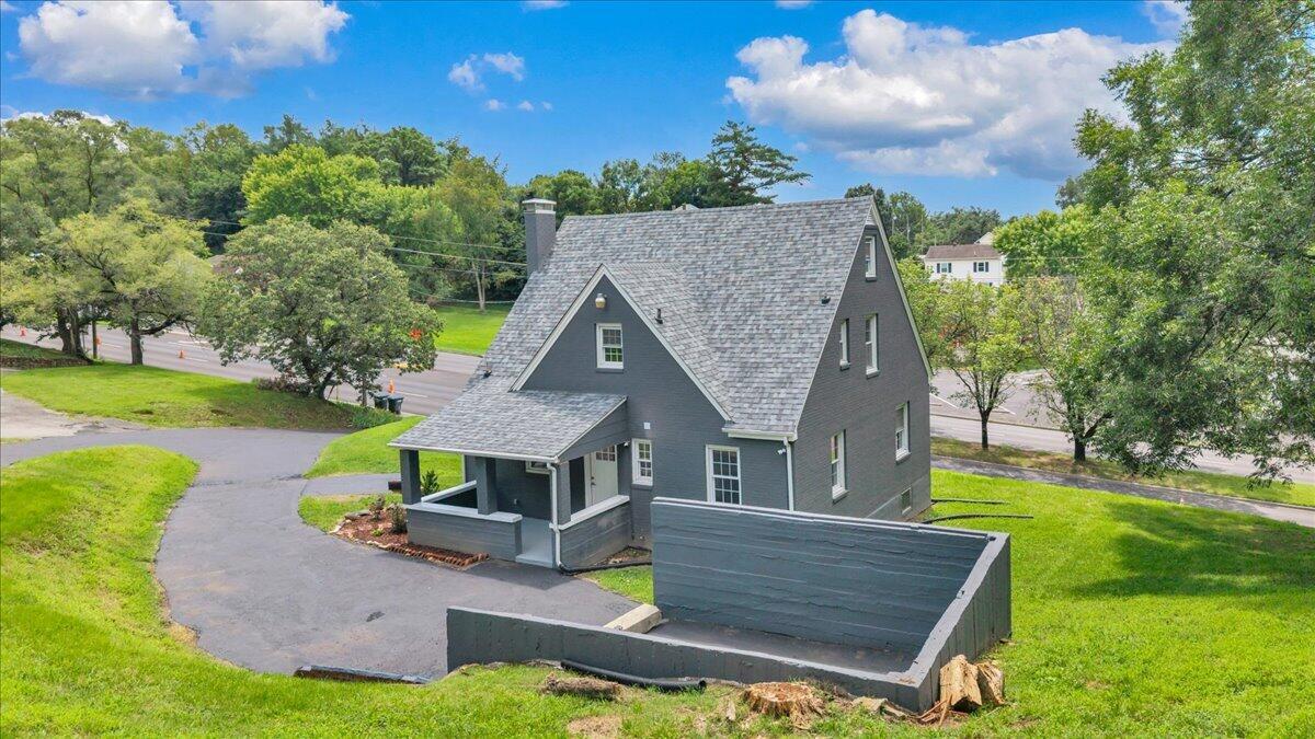 118 E Virginia AVE