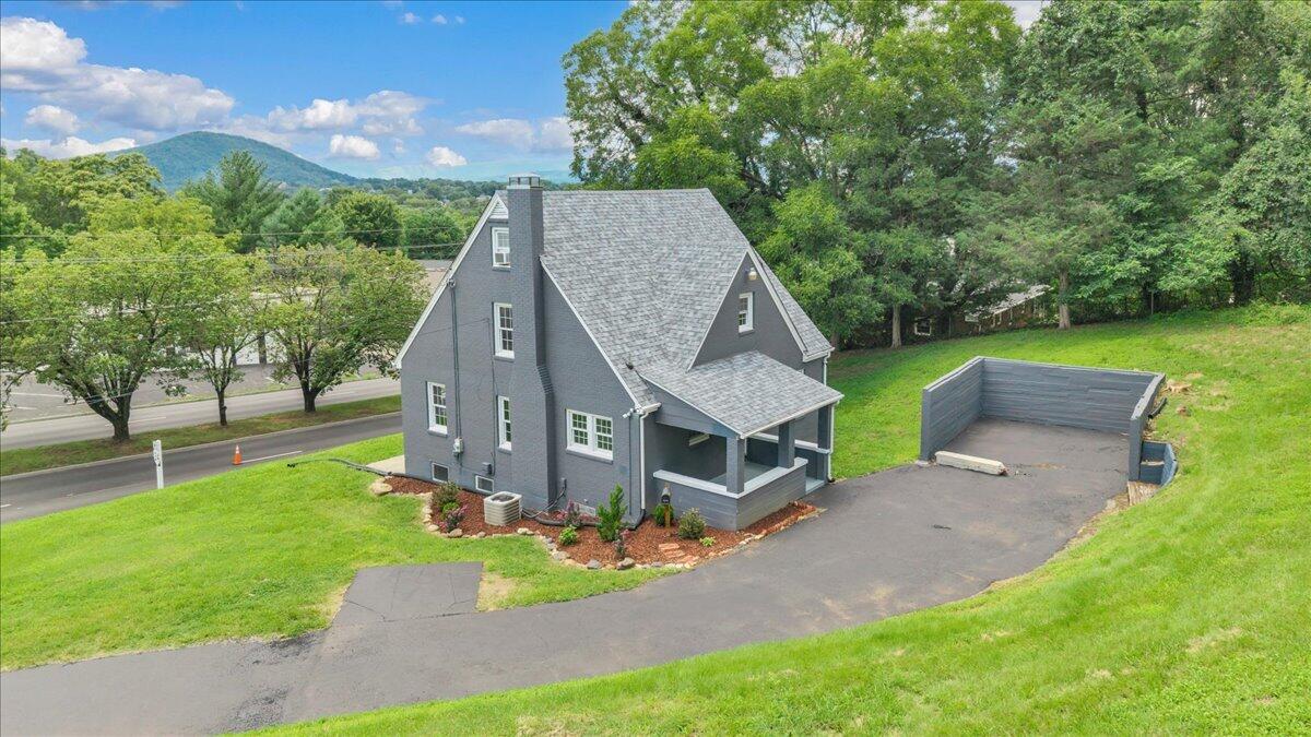 118 E Virginia AVE