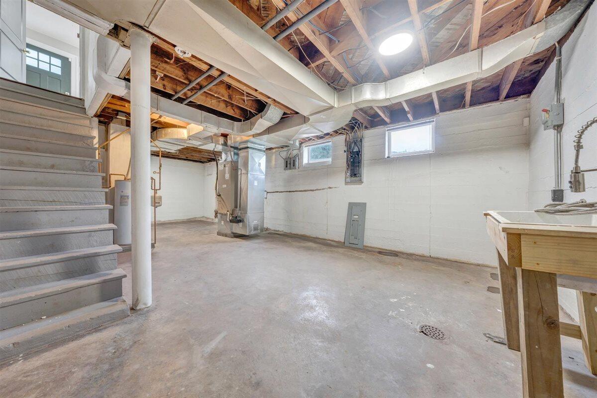 118 E Virginia AVE