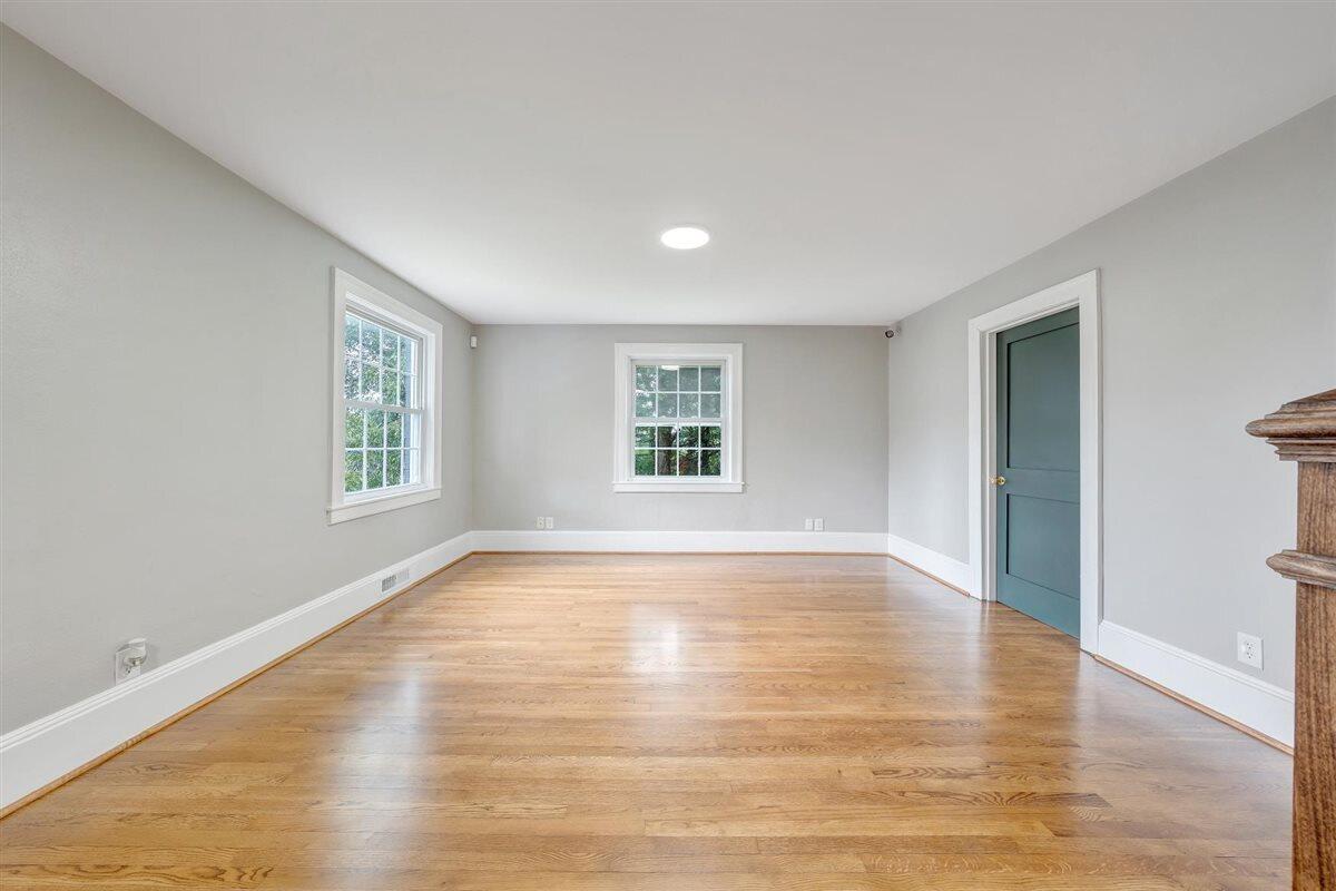 118 E Virginia AVE