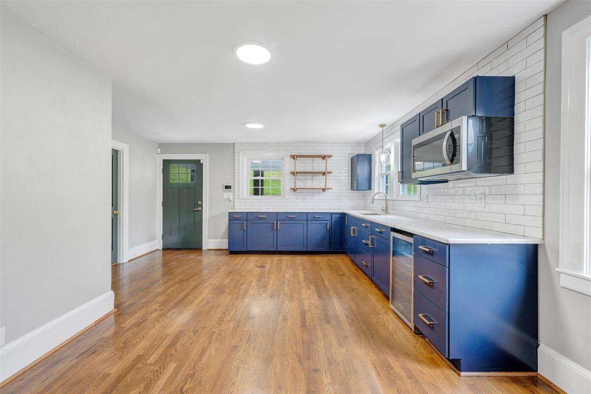 118 E Virginia AVE