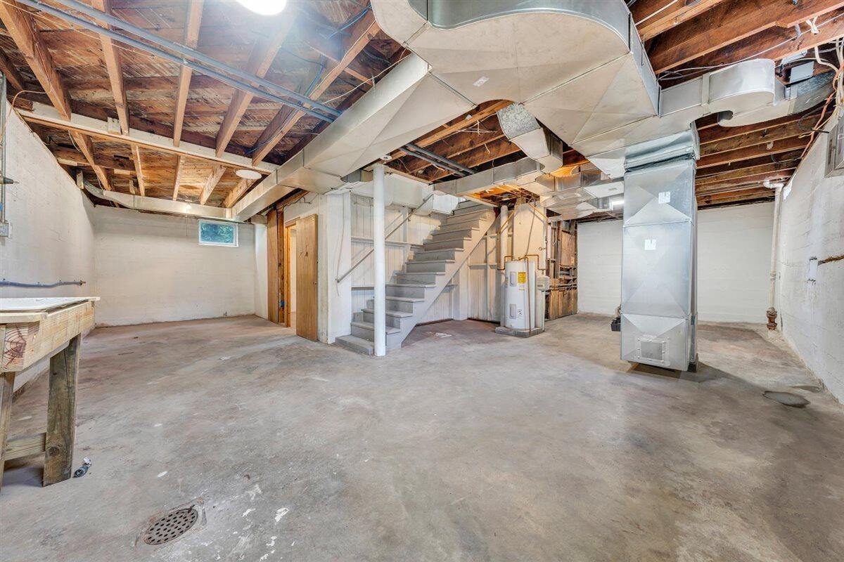 118 E Virginia AVE