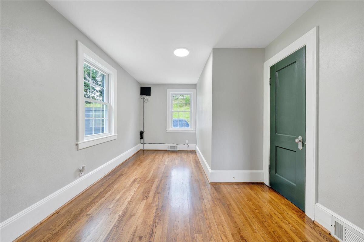 118 E Virginia AVE