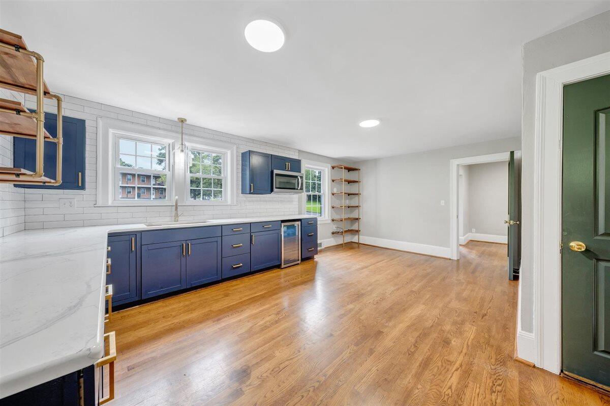 118 E Virginia AVE
