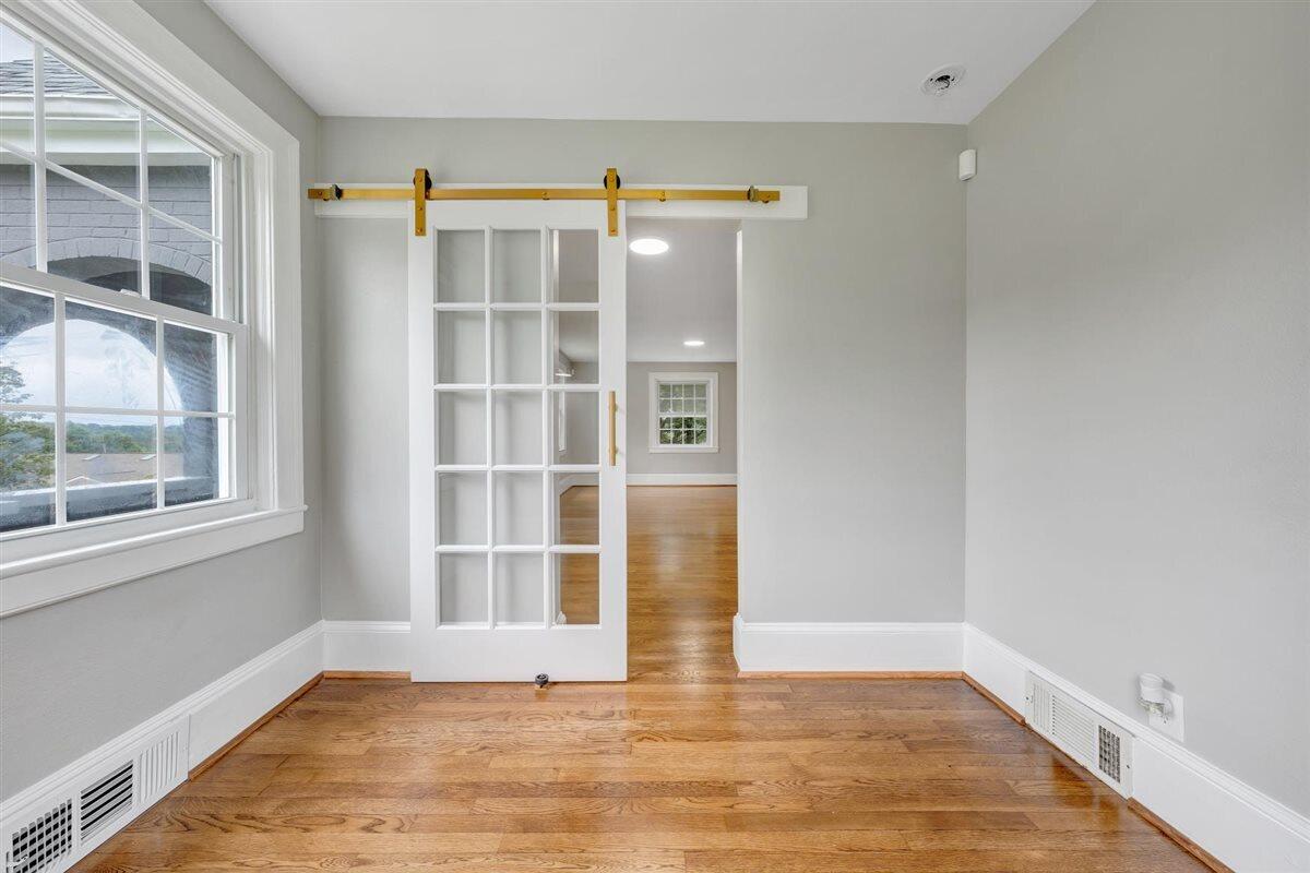 118 E Virginia AVE
