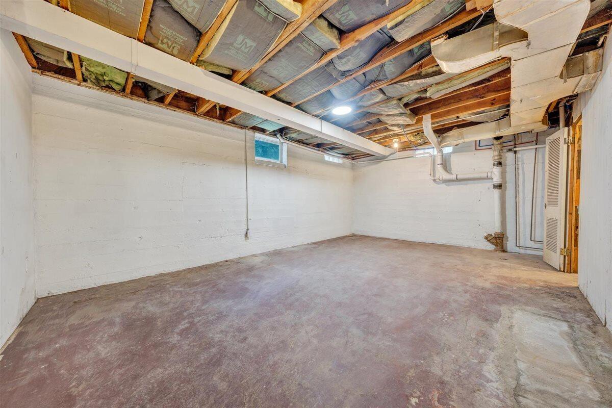 118 E Virginia AVE