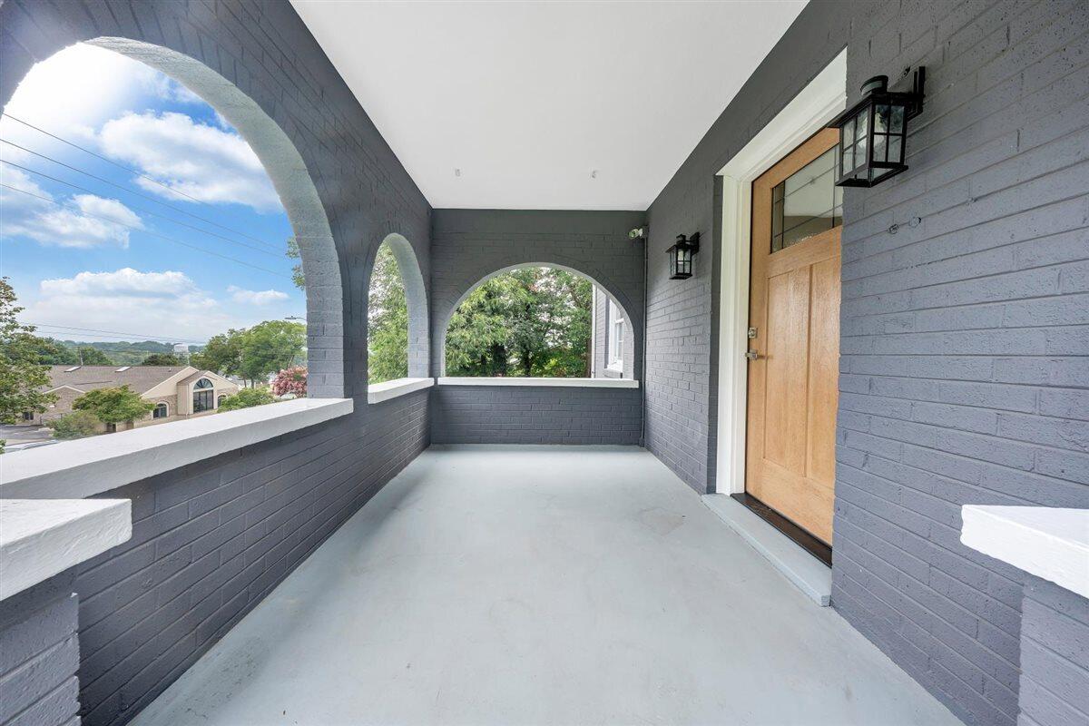 118 E Virginia AVE