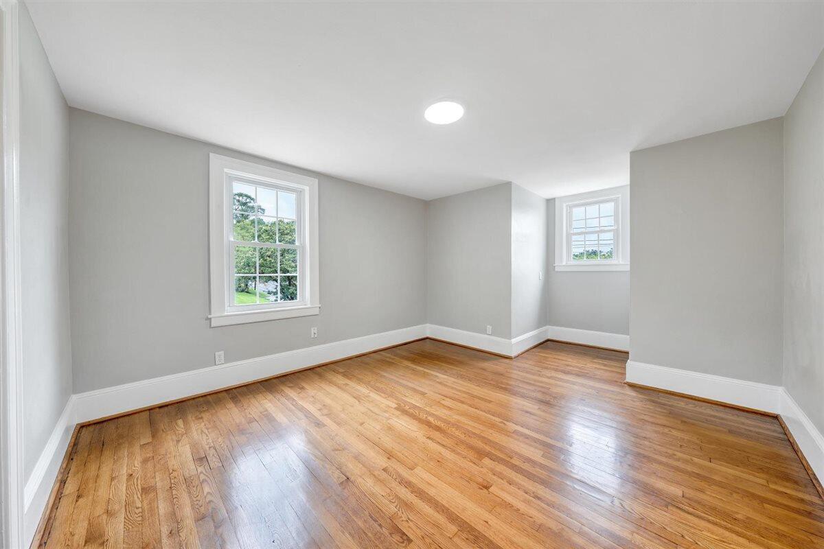 118 E Virginia AVE