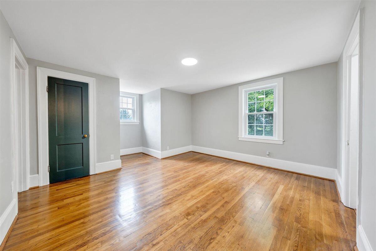 118 E Virginia AVE
