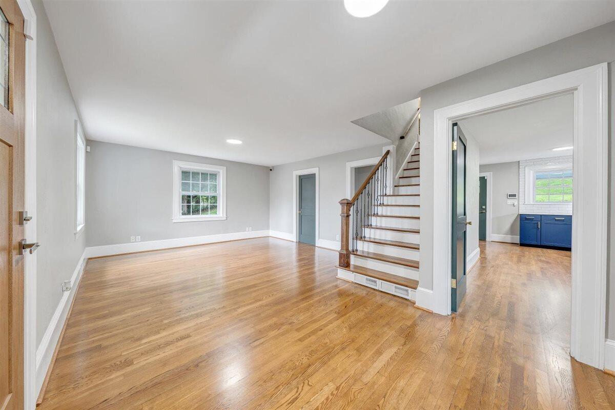 118 E Virginia AVE