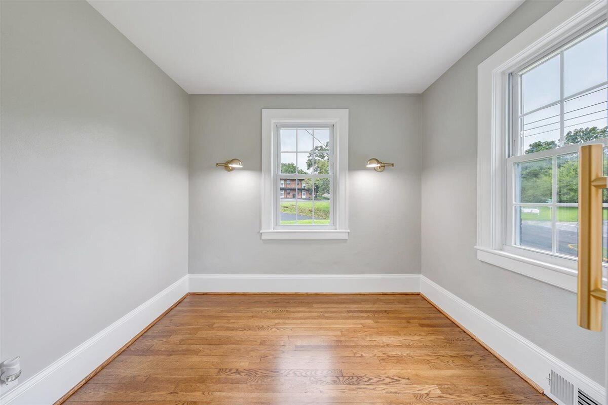 118 E Virginia AVE