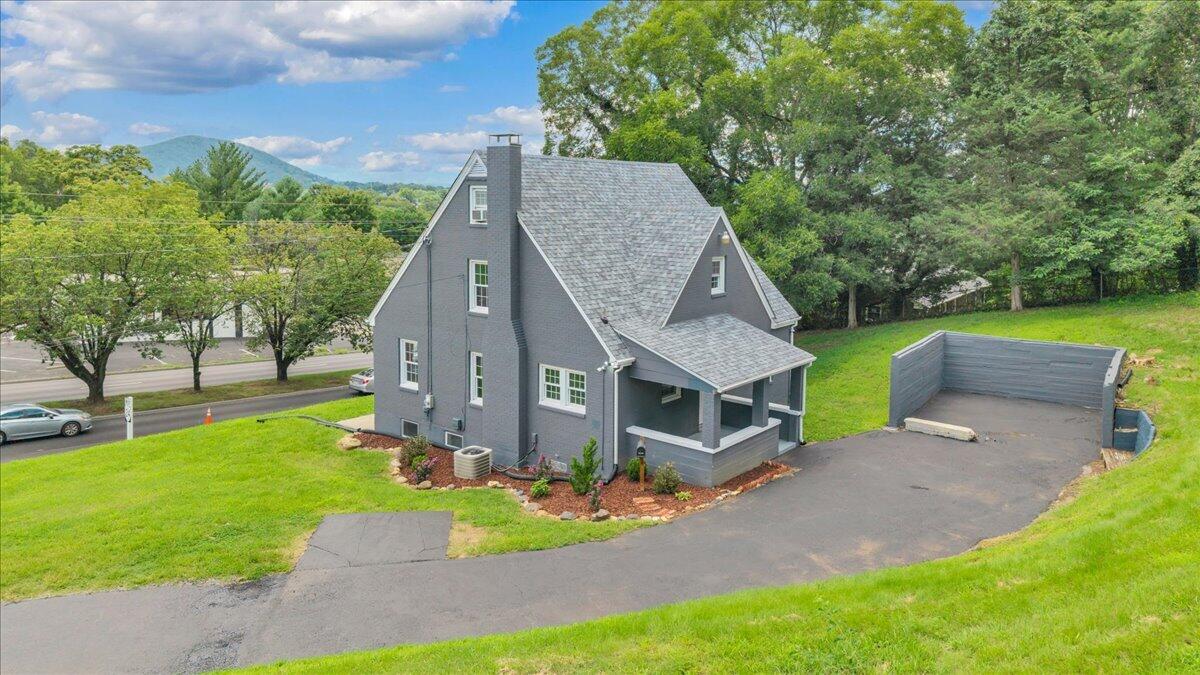 118 E Virginia AVE