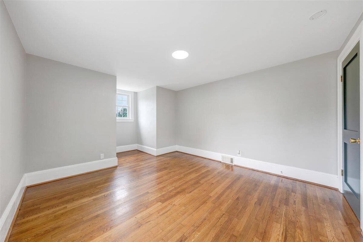 118 E Virginia AVE