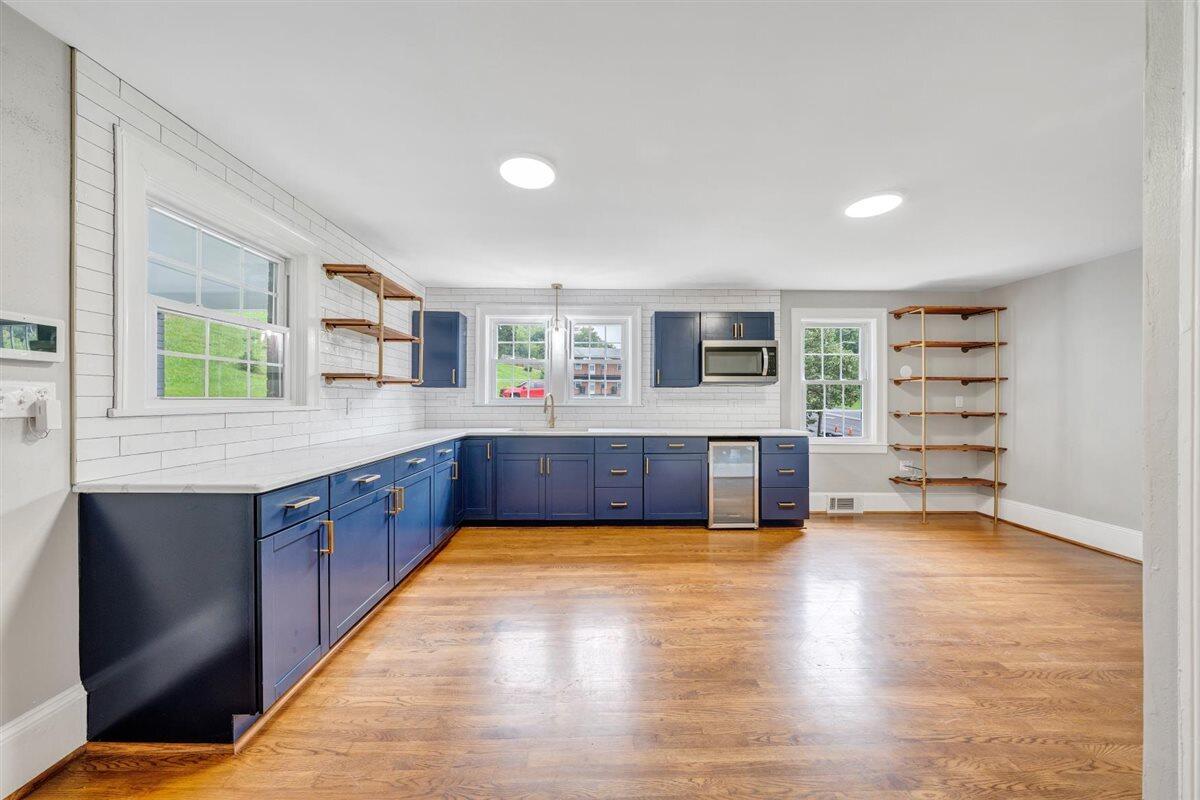 118 E Virginia AVE