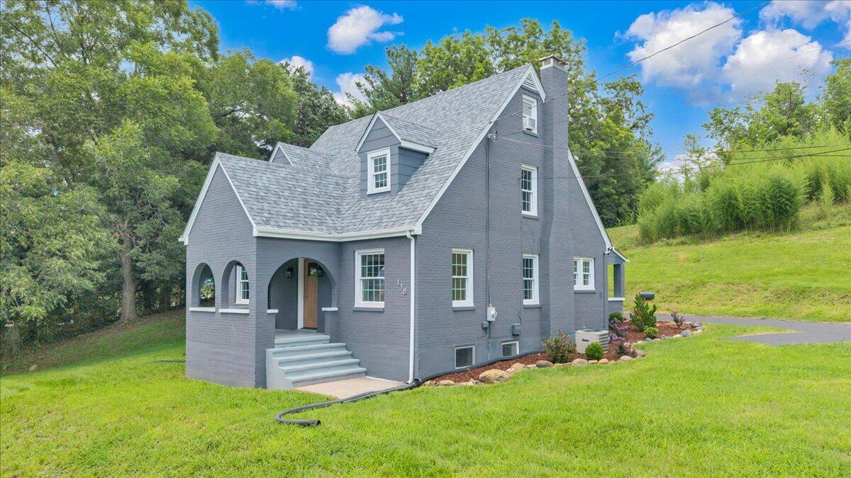 118 E Virginia AVE