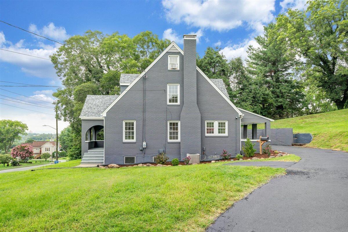 118 E Virginia AVE