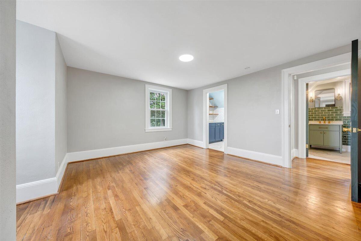 118 E Virginia AVE