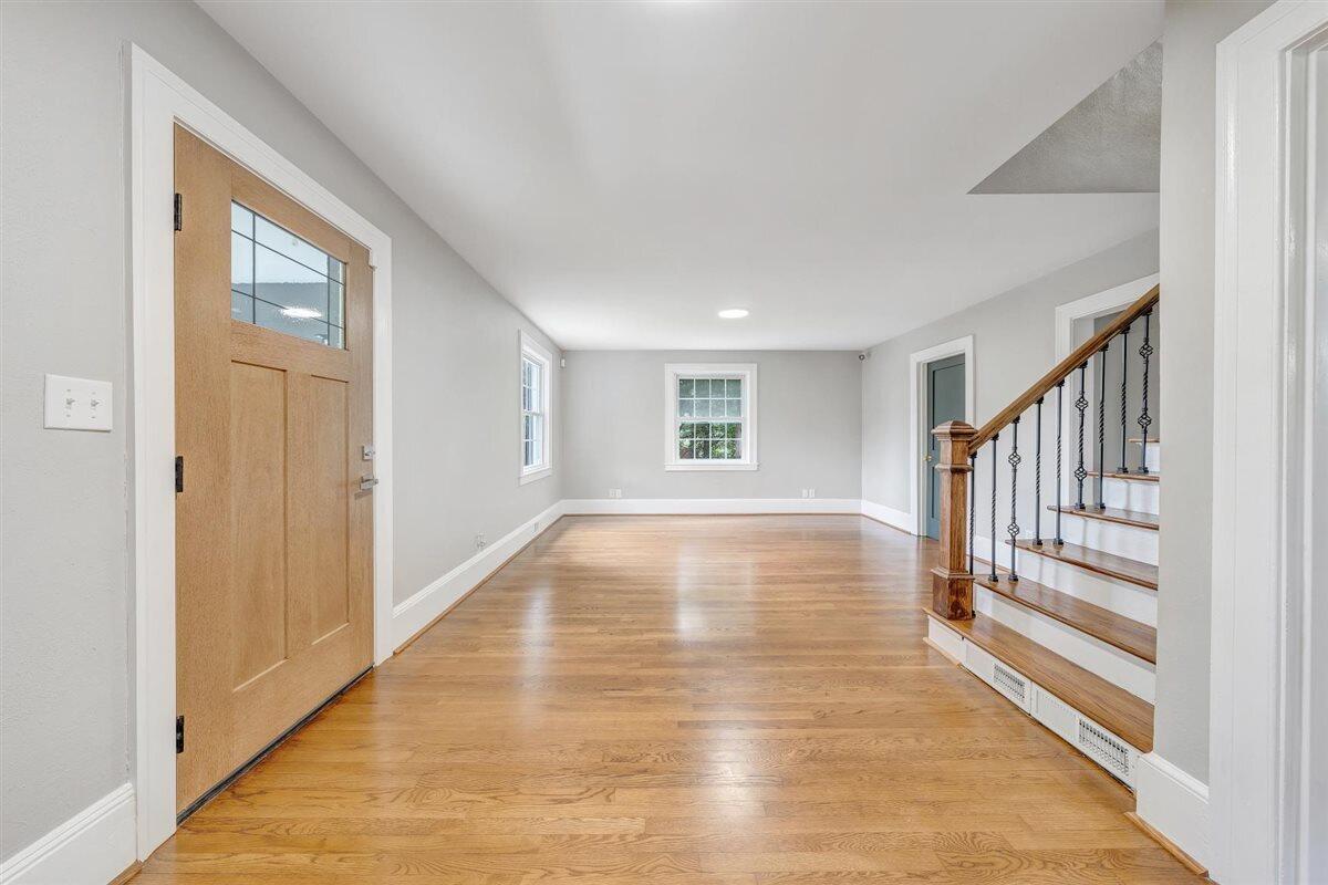 118 E Virginia AVE