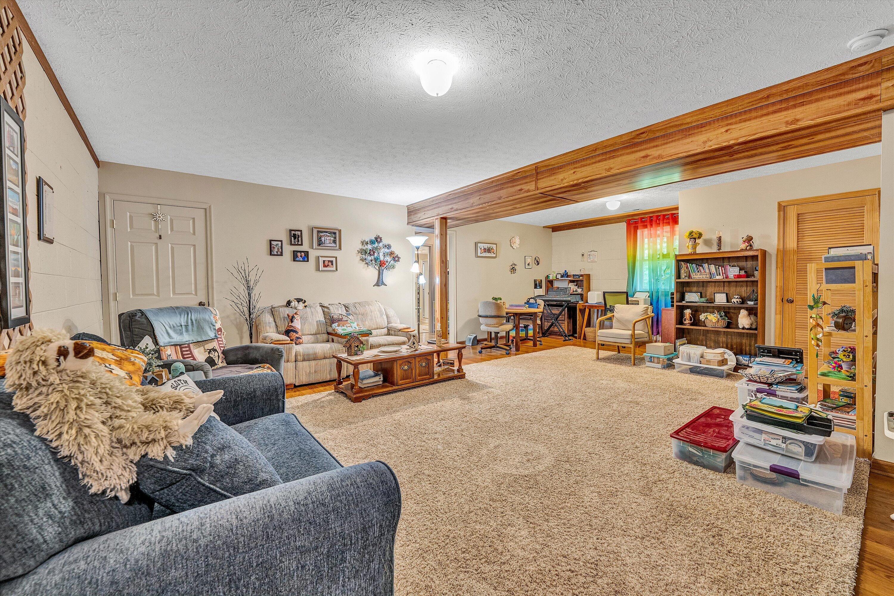 1665 Bellevue RD
