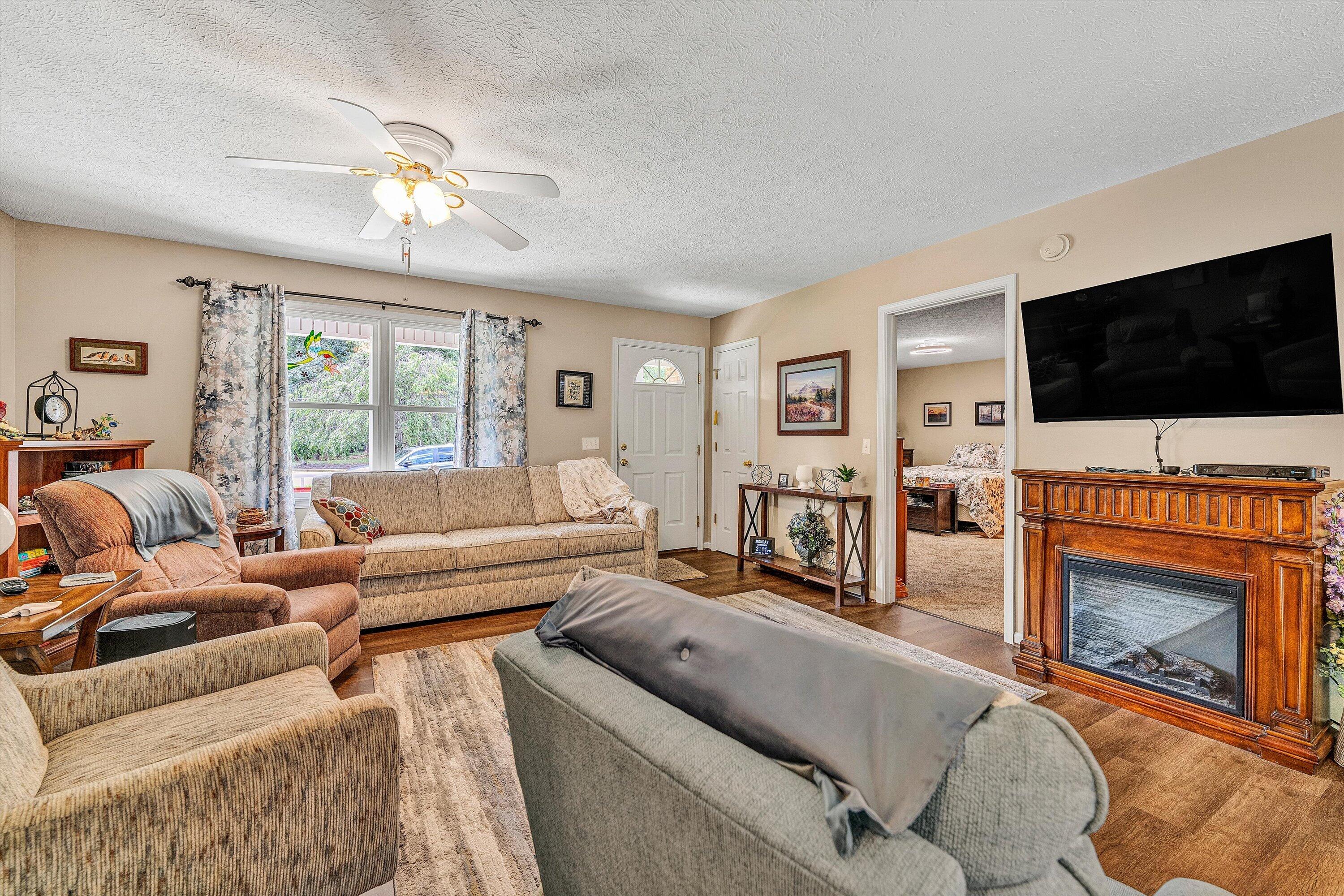 1665 Bellevue RD