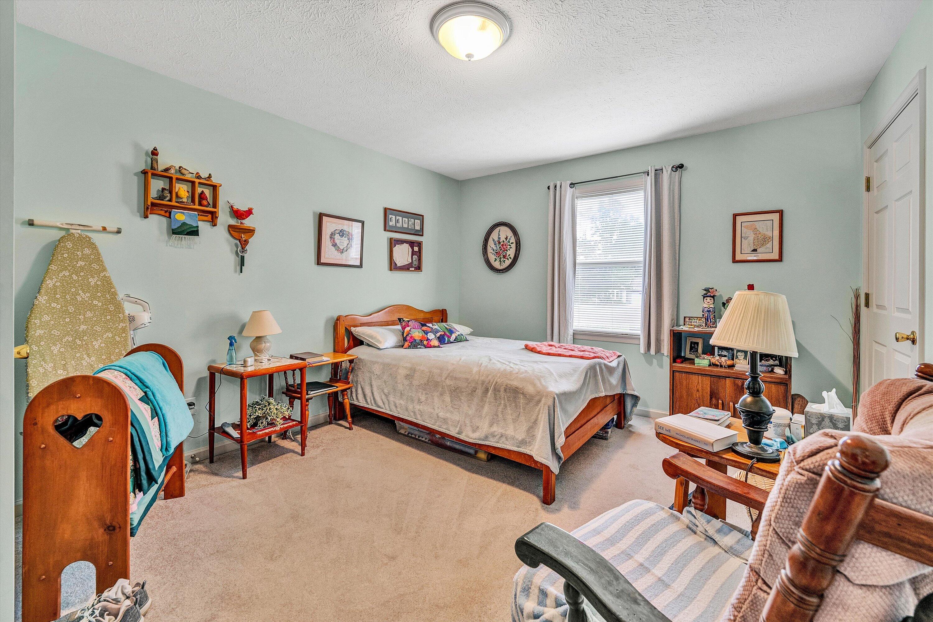 1665 Bellevue RD