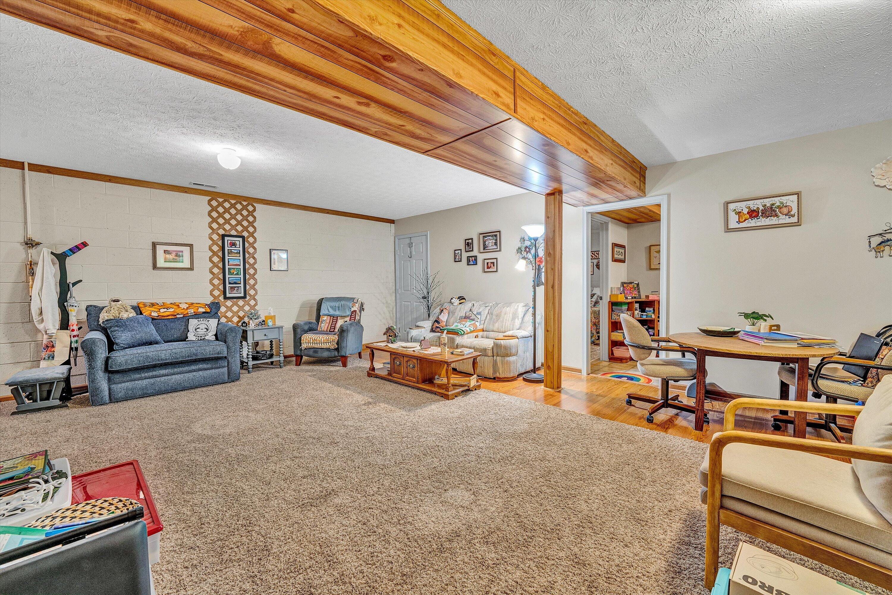 1665 Bellevue RD