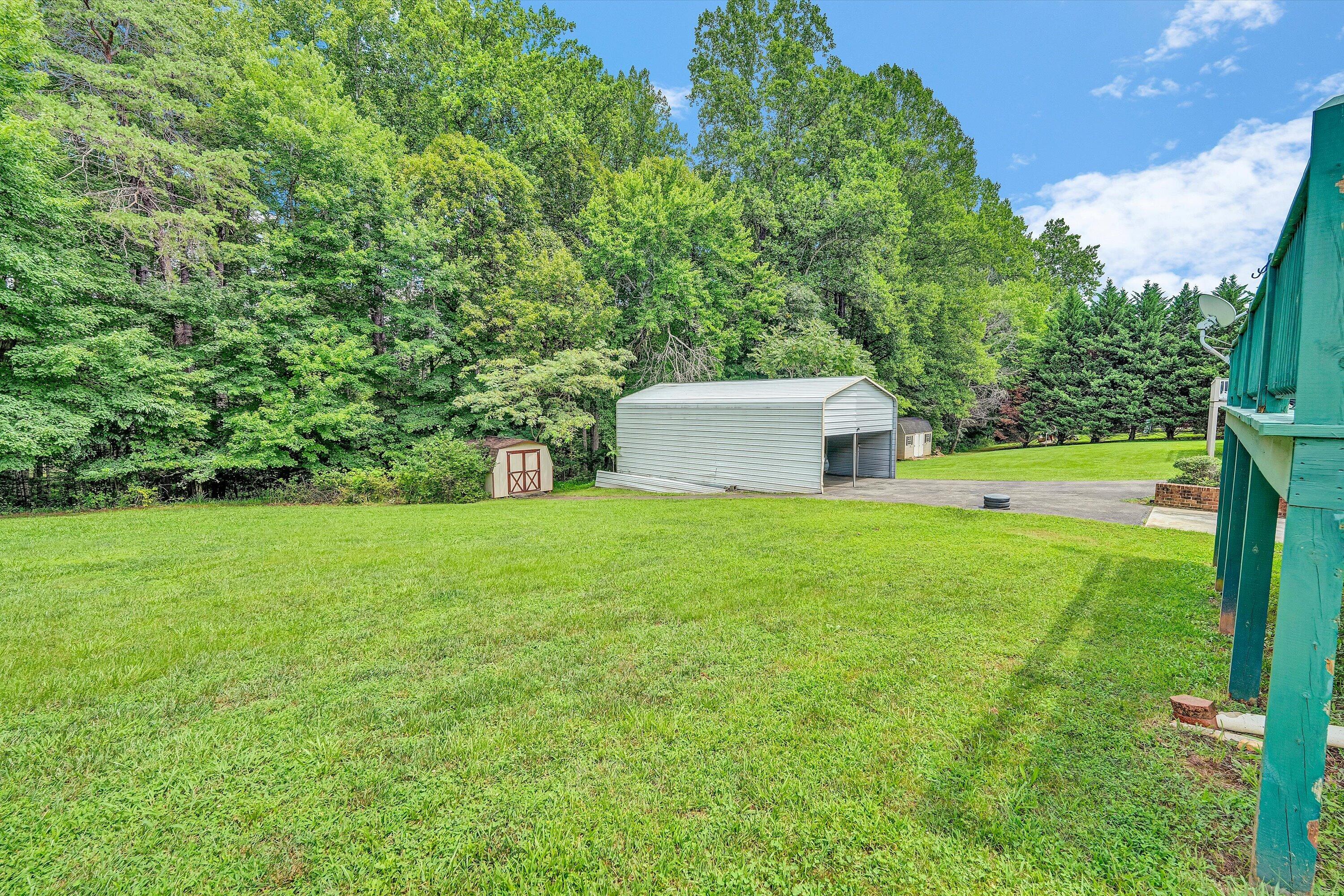 1665 Bellevue RD